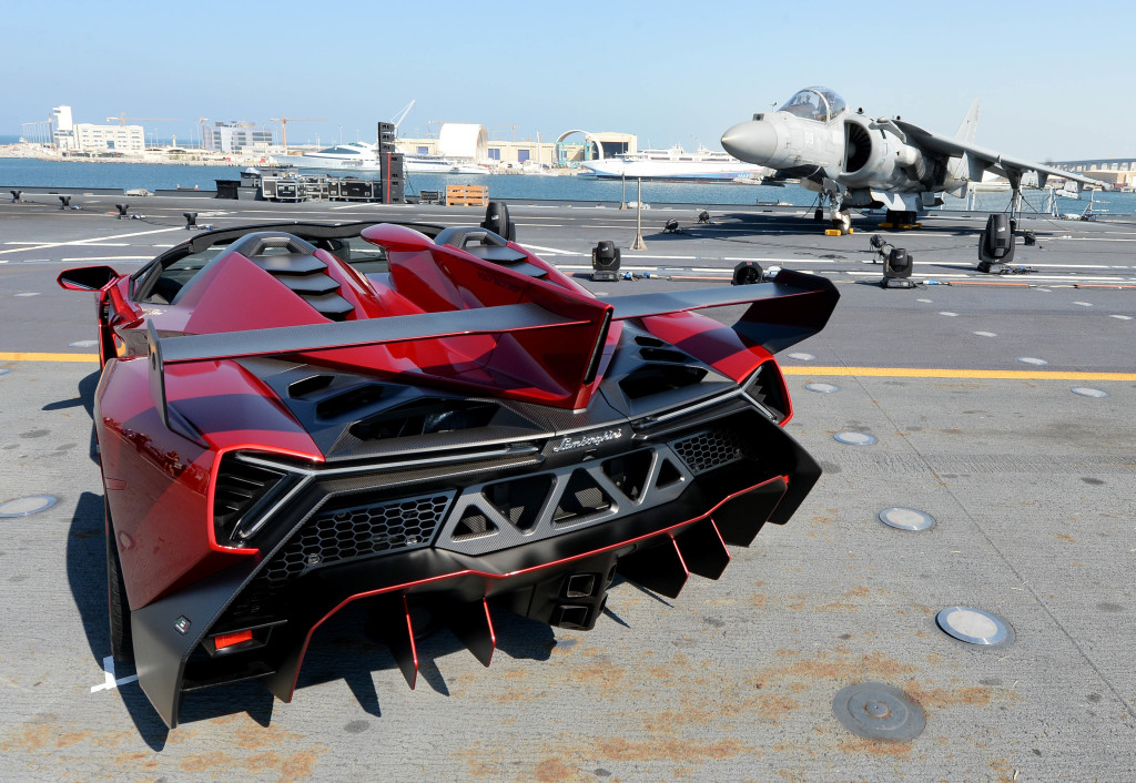 Lamborghini, debutto dal vivo della Veneno Roadster