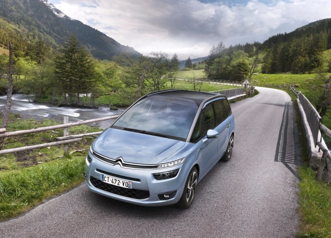 Nuova Citroen C4 Grand Picasso a spasso tra le colline pisane