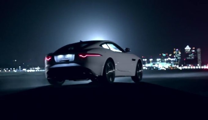 Jaguar F-Type R, nuovo video teaser della sorprendente coupé del Giaguaro