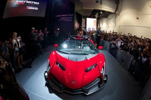 Lamborghini Veneno Roadster al CES 2014 con l’esclusivo sistema audio Monster Products