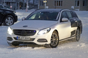 Mercedes Classe C station wagon 2014 catturata in nuove foto spia nei test invernali