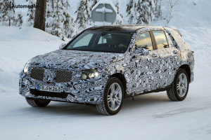 Mercedes GLK 2015 catturata in mezzo alla neve nelle nuove foto spia