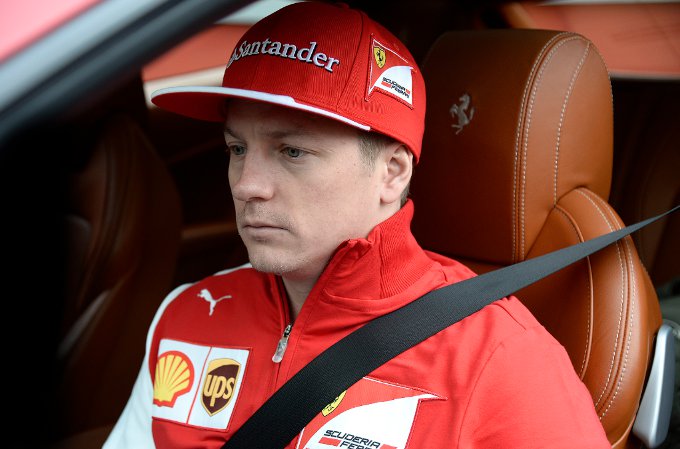 La Ferrari FF e Kimi Raikkonen in giro per le colline sopra Maranello