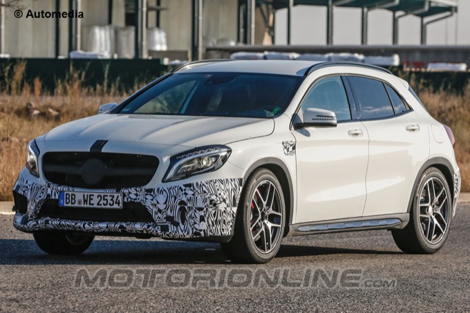 Mercedes GLA 45 AMG, ultime foto spia dal vivo