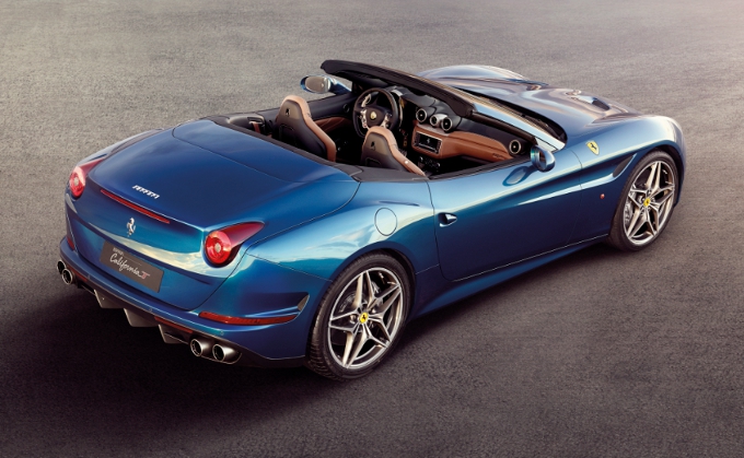 Ferrari California T: applausi anche sul web