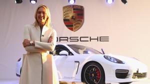 Maria Sharapova esibisce a Sochi la sua Porsche Panamera GTS personalizzata