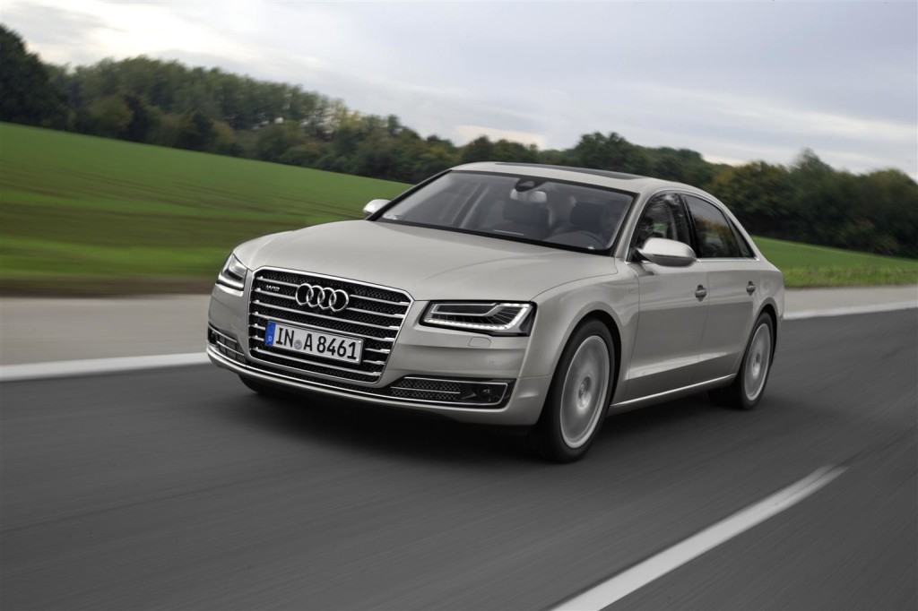 Audi A8 accoglie in listino due novità: A8 Hybrid e A8 Lunga W12