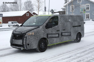 Renault Trafic 2015, foto spia del nuovo veicolo commerciale leggero