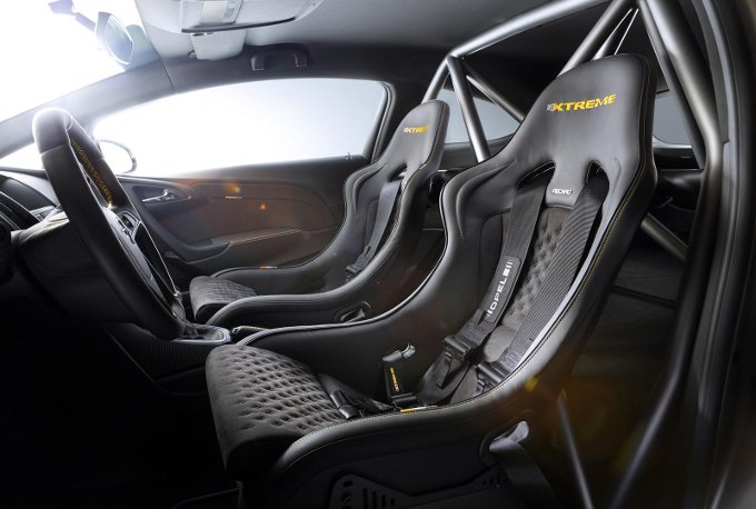 Opel Astra OPC EXTREME, la produzione (limitata) partirà dal 2015