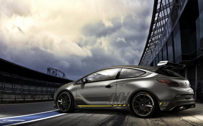 Opel Astra OPC EXTREME, pronta ad assaporare l’asfalto della pista
