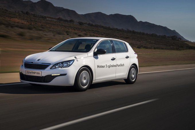 Peugeot 308, disponibile ora con il tre cilindri PureTech e-THP