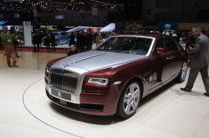 Rolls-Royce Ghost Serie II, l’imponenza del lusso al Salone di Ginevra – Foto LIVE