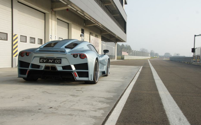 La Evantra di Mazzanti Automobili debutta in pista