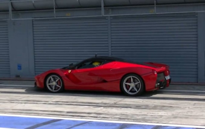 Ferrari LaFerrari, tre esemplari filmati sul circuito di Monza