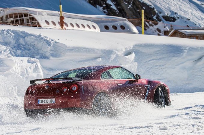 Nissan GT-R MY 2014, test drive sul ghiaccio