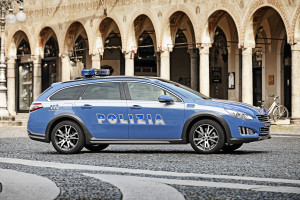 Peugeot 508 RXH, l’ibrida francese si mette la divisa della Polizia di Stato