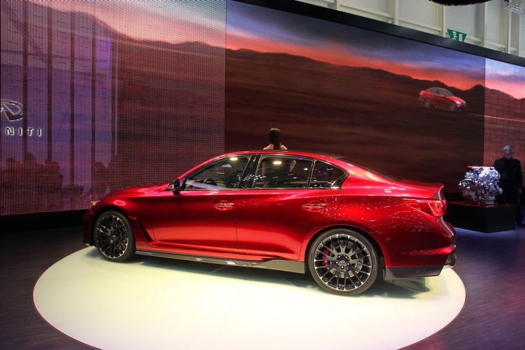 Infiniti Q50 Eau Rouge, il prototipo nelle mani di Sebastian Vettel