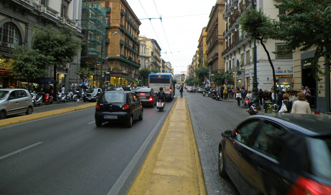Blocco traffico Napoli: scattano da oggi, 28 aprile, le nuove regole