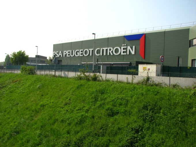 PSA Peugeot-Citroen e IBM lanciano i “servizi connessi” per l’auto del futuro
