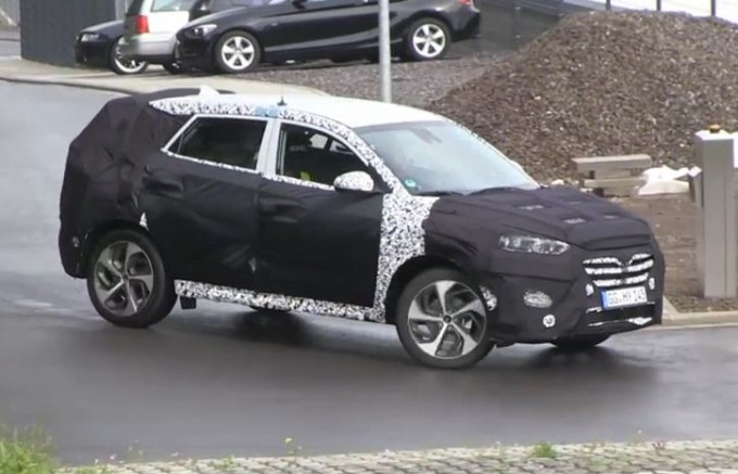 Nuova Hyundai ix35 filmata in un video spia