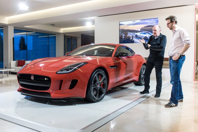 Jaguar F-Type Coupé, opera d’arte anche su tela