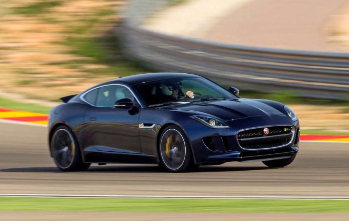 Jaguar F-Type Coupé, la belva è arrivata in Italia