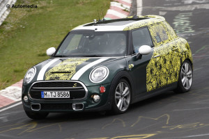 MINI Cooper S cinque porte: foto spia della compatta allungata