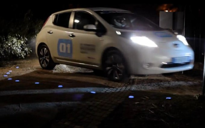 Nissan Leaf, corsa silenziosa nel cuore della notte