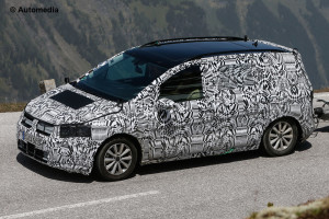 Volkswagen Touran 2015: prime foto spia del nuovo modello