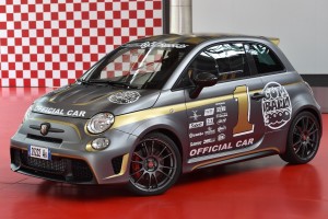 Abarth 695 biposto, piccola e prestante stella della Gumball 3000