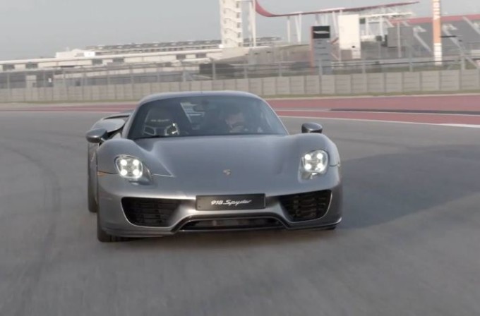 Porsche 918 Spyder, bolide ibrido alla prova della pista