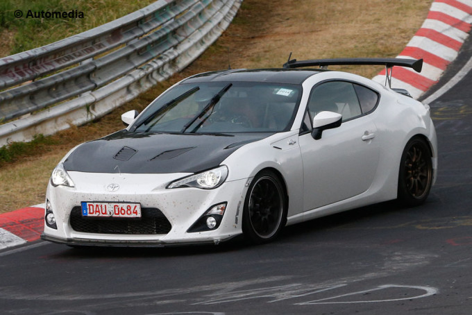 Toyota GT 86, foto spia del restyling della sportiva giapponese