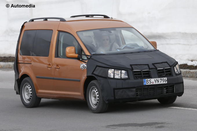 Volkswagen Caddy 2015, nuove foto spia del restyling