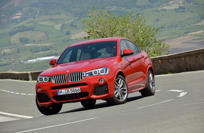 Nuova BMW X4, presenza autorevole e grintosa in strada