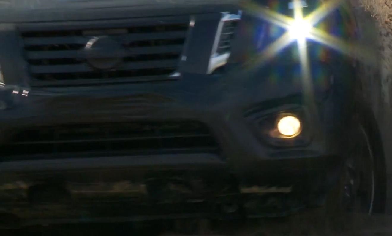 Nissan Navara 2015, foto spia senza camuffature