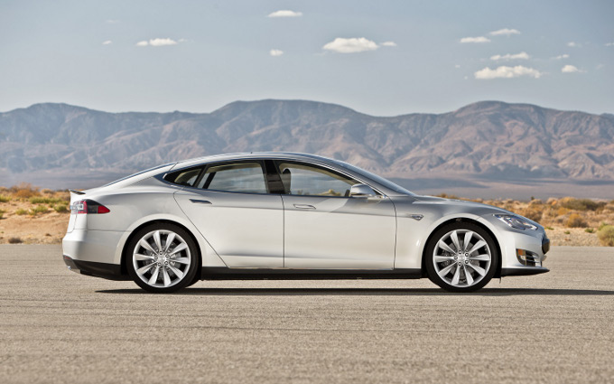 Tesla Model S, in arrivo la versione a passo lungo