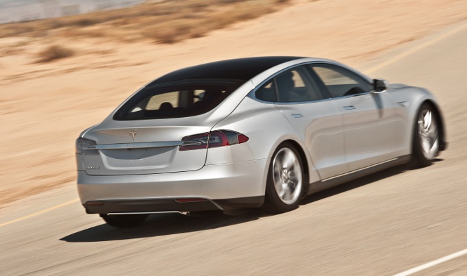 Tesla Model S, il marchio interrompe volontariamente la produzione