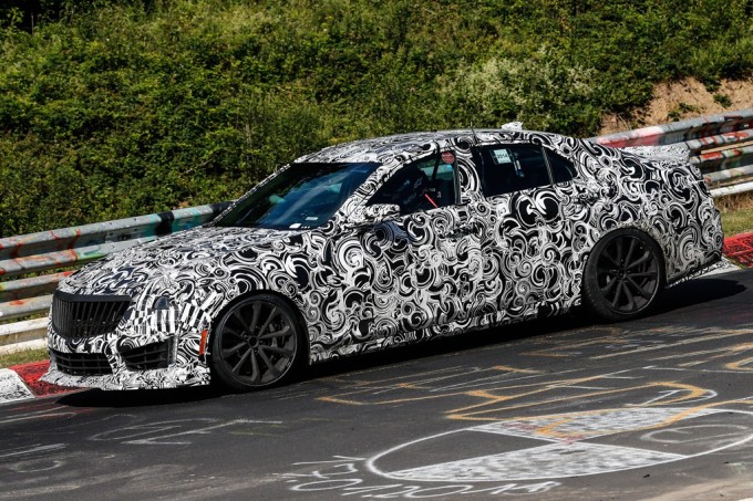 Cadillac CTS-V 2016, il prototipo beccato sul circuito del Nürburgring [FOTO SPIA]