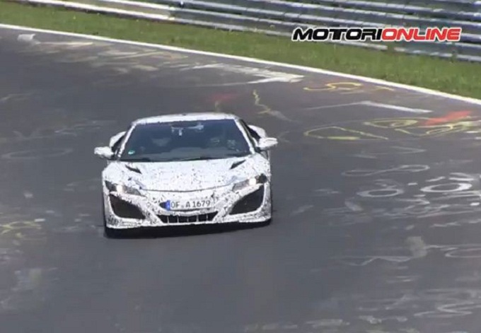 Honda NSX filmata mentre gira sulla pista del Nürburgring [VIDEO SPIA]