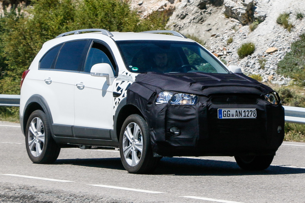 Nuova Chevrolet Captiva, prime foto spia del facelift