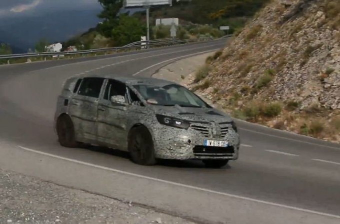 Nuova Renault Espace catturata in un video spia