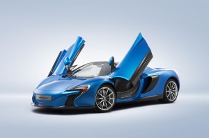 McLaren a Pebble Beach 2014 con la 650S Spider in blu e la P1 customizzata