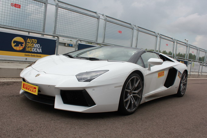 Lamborghini Aventador Roadster & Pirelli P Zero