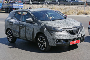 Nuova Renault Koleos fotografata durante le sessioni di test [FOTO SPIA]