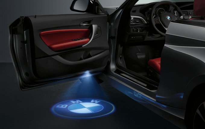 BMW Serie 2 Cabrio, disponibile con proiettori di portiera a LED