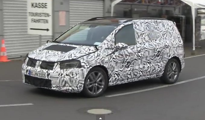 Volkswagen Touran: video spia della nuova generazione