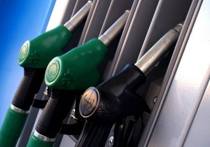 Caro benzina: nei prossimi due anni aumenteranno le accise sui carburanti fino a +11 centesimi al litro