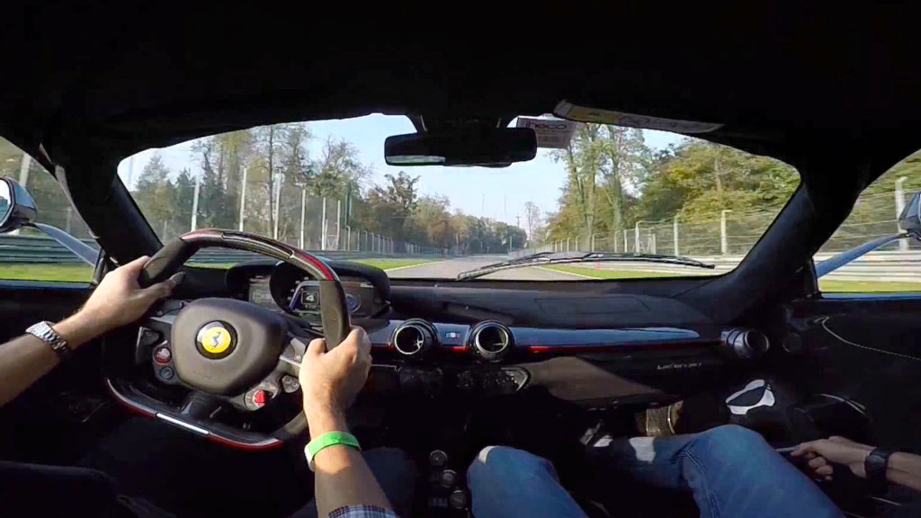 Ferrari LaFerrari, camera car sul circuito di Monza (Video da YouTube)
