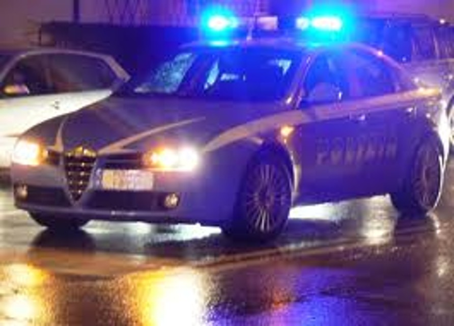 Scene da film poliziesco per le strade di Milano: evaso fugge su uno scooter