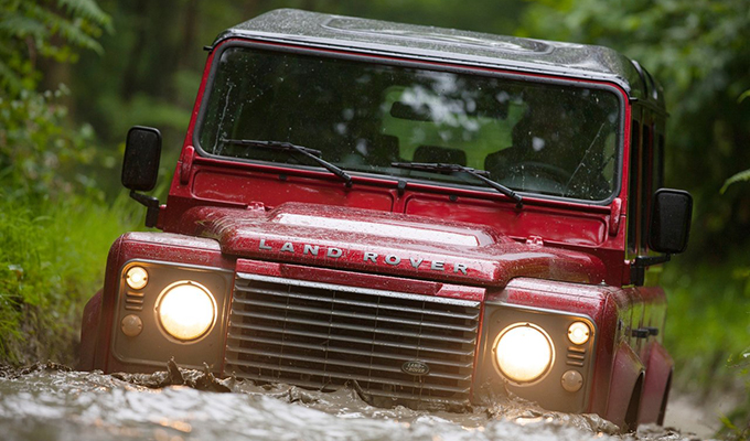 Land Rover Defender, nuova generazione forse in arrivo entro il 2016